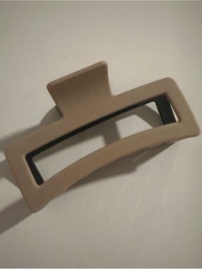black & brown claw clip